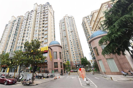 直降20W恒大名都精装三房证齐，南北通透，全新一天未住